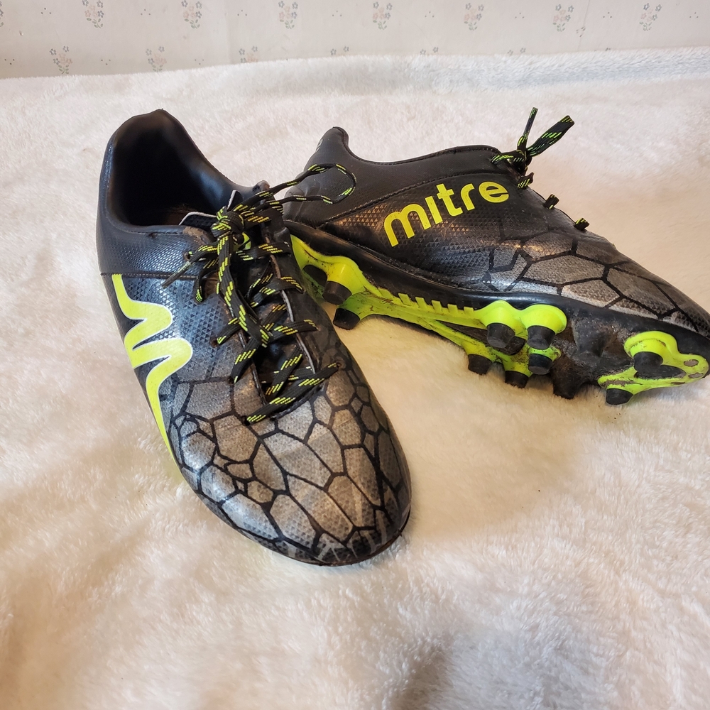 Boys Cleats By Mitre Size 2 Black with Yellow Accent